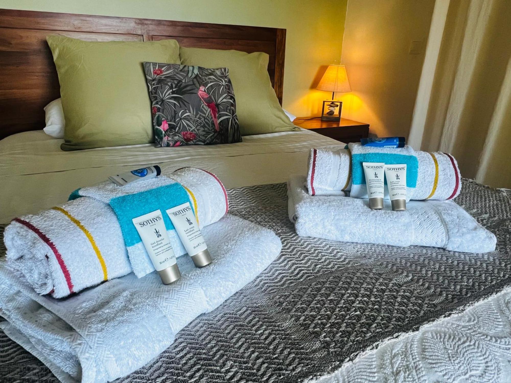 Vue Mer/3Beds/Piscine/Wifi/900 Metres De La Plage Deshaies Dış mekan fotoğraf